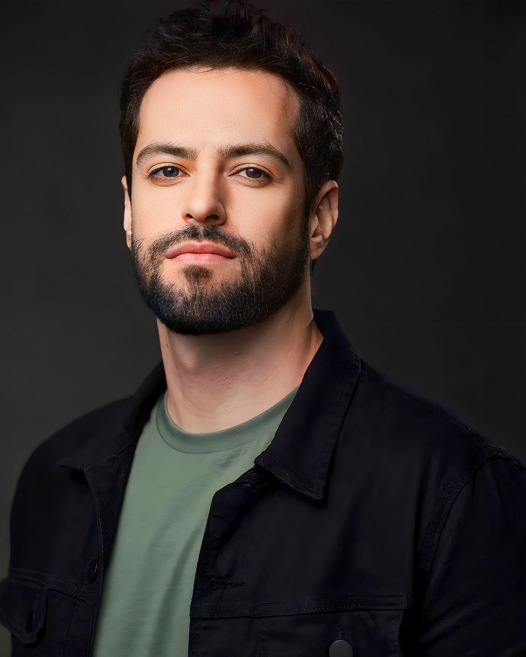 portrait, model, face, darkness, happiness, men, good looking, male, beard, adult, person, young, photoshoot, fashion, pose, orgullo, homosexual, green, black, smile, profile pic, gorgeous, latino, hombre gay